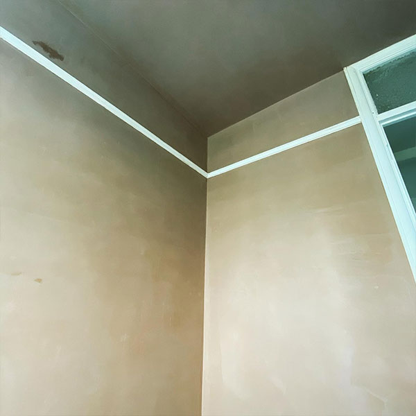 Finishing living room plastering in Orpington